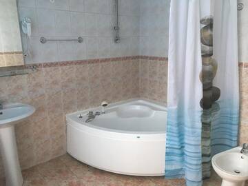 Фото номера Полулюкс Гостиница Luki Service г. Великие Луки 4